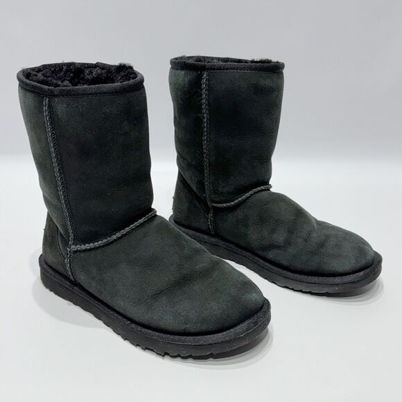 UGG Australia Classic Short II Black Winter Shearling Boot Bootie Women's Size 6 - Picture 1 of 16